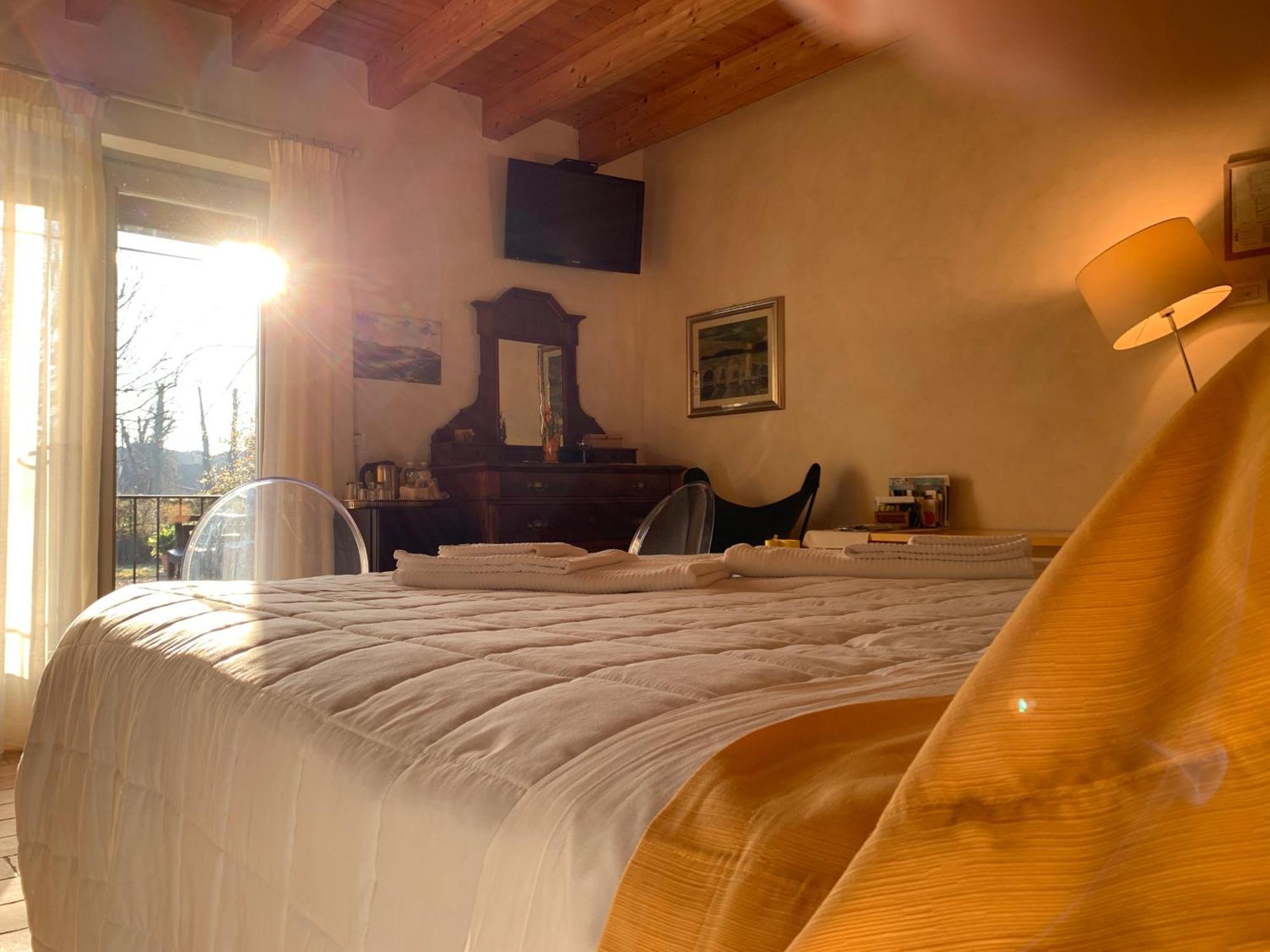 L'Isolo B&B E Case Vacanza Monzambano Extérieur photo